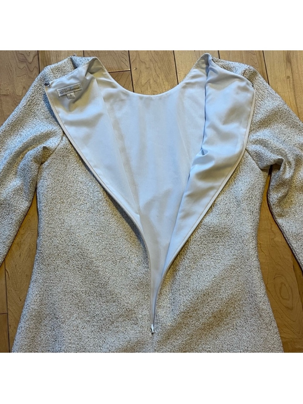 Shoshanna English Breakfast
Dress Long-Sleeved Side-Ruched Metallic Gold Ivory 8 - Picture 12 of 13
